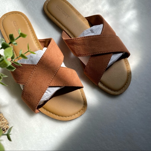 Old Navy Faux-Suede Cross-Strap Slide Sandal - Picture 2 of 6